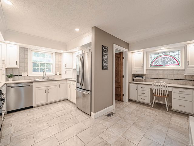 7513 E Blackford Avenue, Evansville, IN 47715