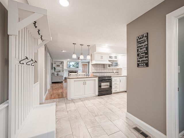 7513 E Blackford Avenue, Evansville, IN 47715