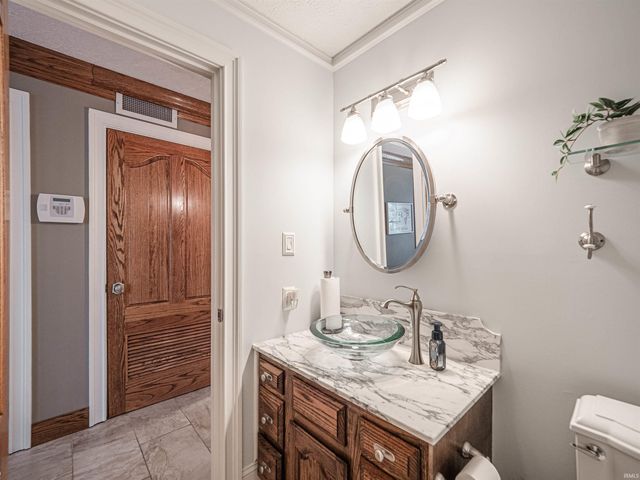 7513 E Blackford Avenue, Evansville, IN 47715