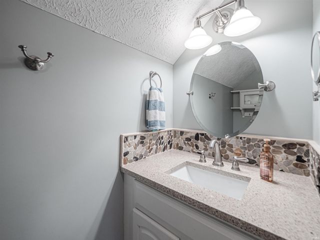 7513 E Blackford Avenue, Evansville, IN 47715