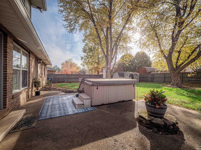 7513 E Blackford Avenue, Evansville, IN 47715