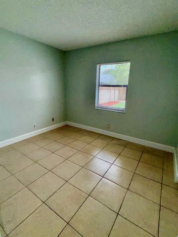 9392 Affirmed Lane, Boca Raton, FL 33496