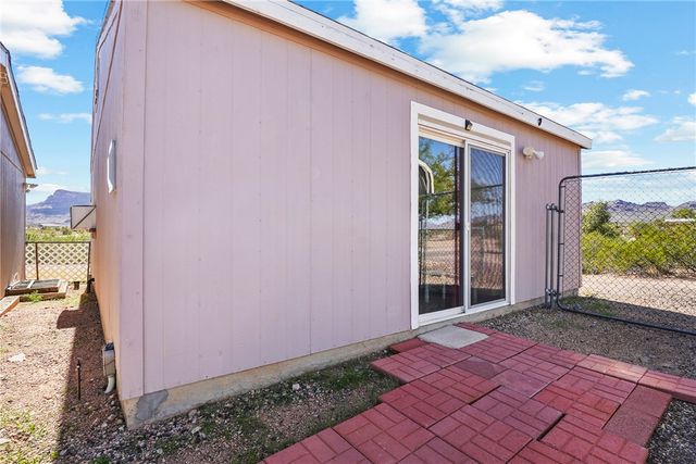 1354 S Don Luis Road, Golden Valley, AZ 86413