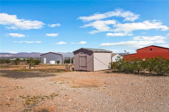 1354 S Don Luis Road, Golden Valley, AZ 86413