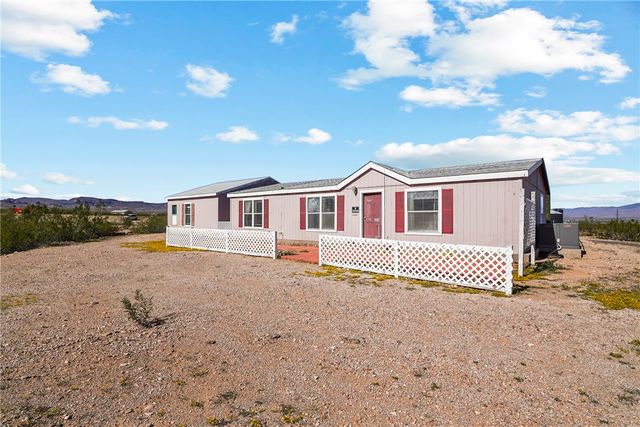 1354 S Don Luis Road, Golden Valley, AZ 86413