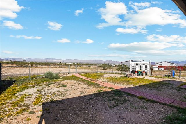 1354 S Don Luis Road, Golden Valley, AZ 86413