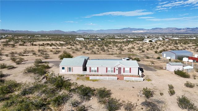 1354 S Don Luis Road, Golden Valley, AZ 86413