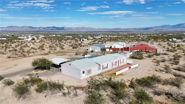 1354 S Don Luis Road, Golden Valley, AZ 86413