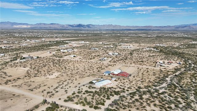 1354 S Don Luis Road, Golden Valley, AZ 86413