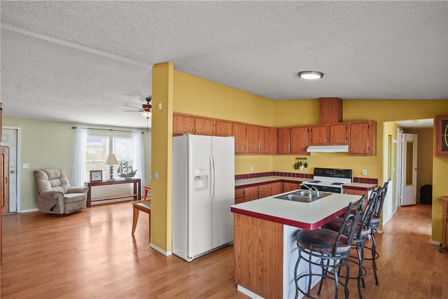 1354 S Don Luis Road, Golden Valley, AZ 86413