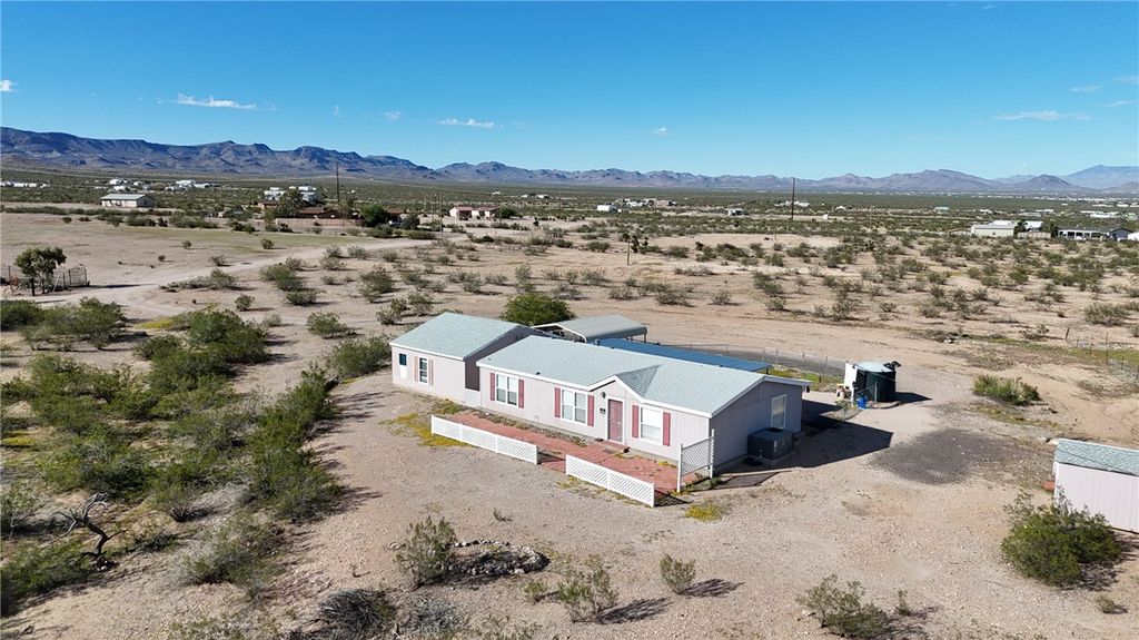 1354 S Don Luis Road, Golden Valley, AZ 86413