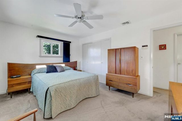 37 Hilltop Terrace, Bloomingdale, NJ 07403