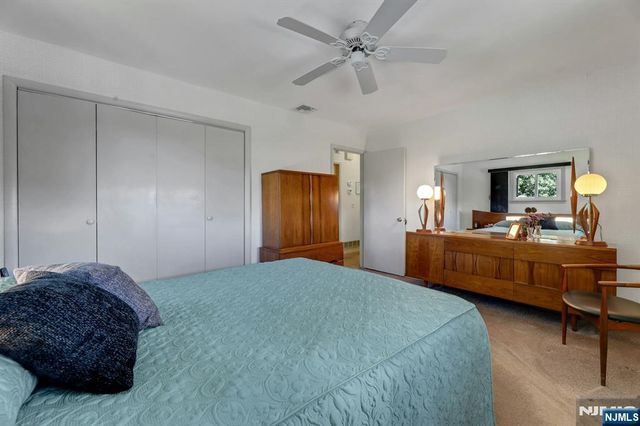 37 Hilltop Terrace, Bloomingdale, NJ 07403