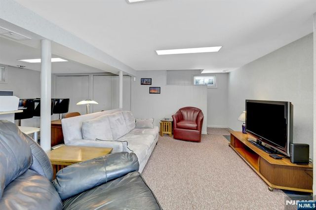 37 Hilltop Terrace, Bloomingdale, NJ 07403