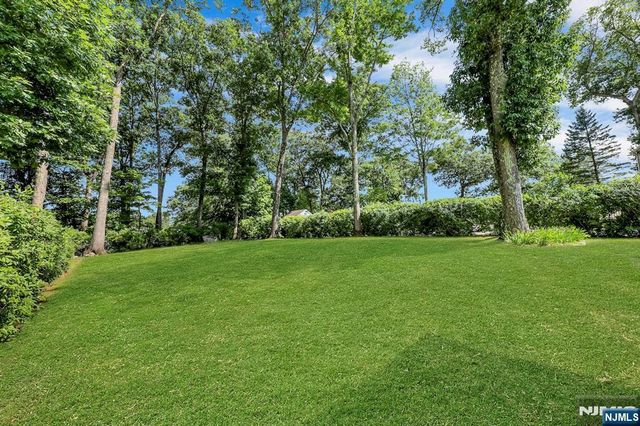 37 Hilltop Terrace, Bloomingdale, NJ 07403