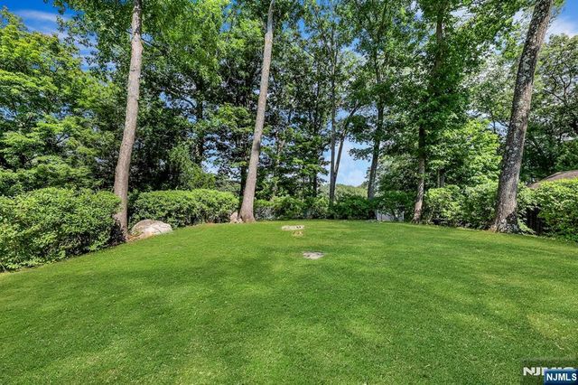 37 Hilltop Terrace, Bloomingdale, NJ 07403