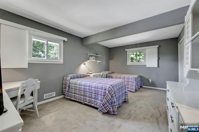 37 Hilltop Terrace, Bloomingdale, NJ 07403