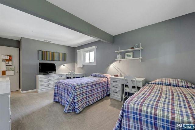 37 Hilltop Terrace, Bloomingdale, NJ 07403