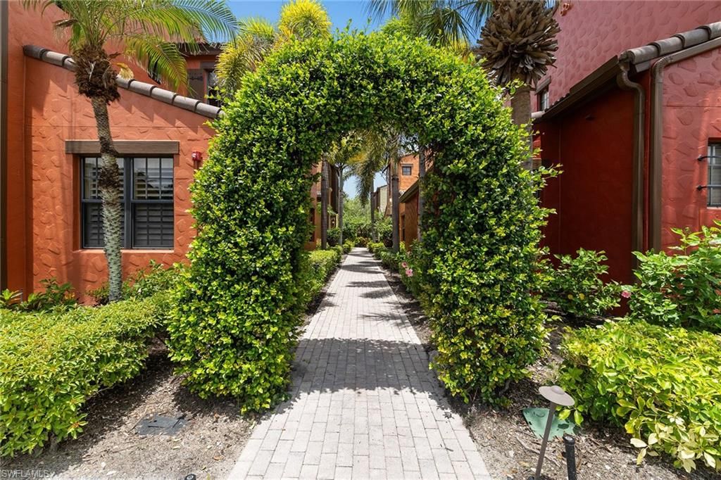 8957 Malibu ST 502, Naples, FL 34113