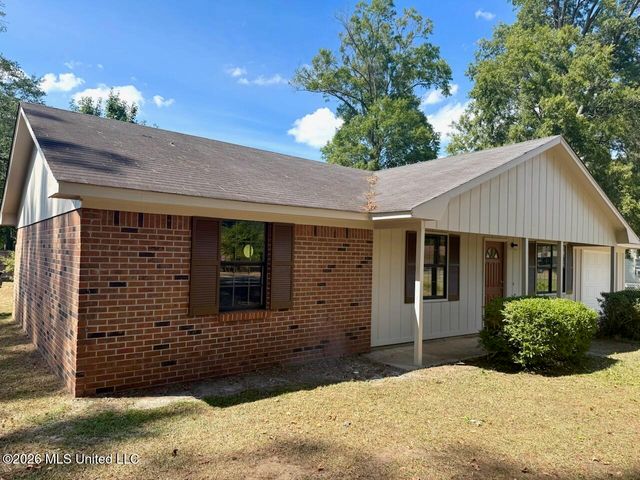 409 Lehmberg Road, Columbus, MS 39702