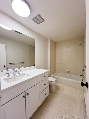 3200 Park Avenue 4D, Bridgeport, CT 06604