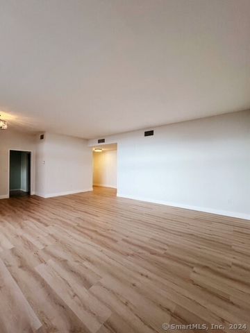 3200 Park Avenue 4D, Bridgeport, CT 06604