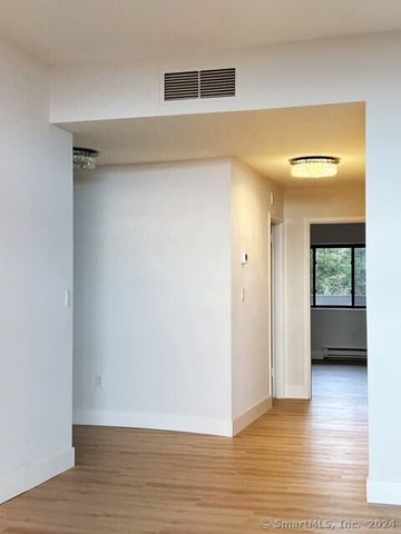 3200 Park Avenue 4D, Bridgeport, CT 06604