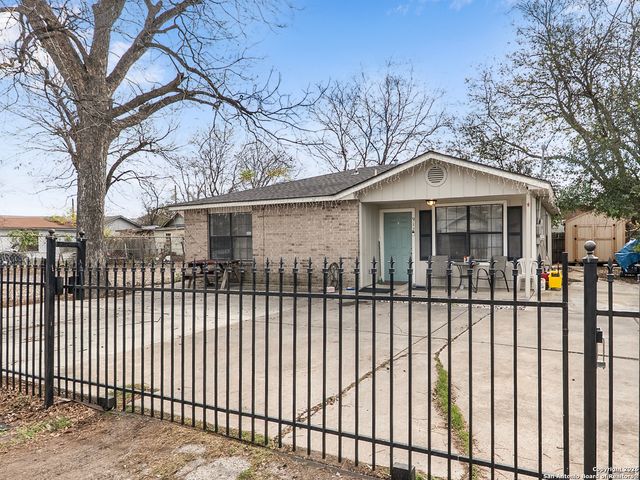 912 Torreon, San Antonio, TX 78207
