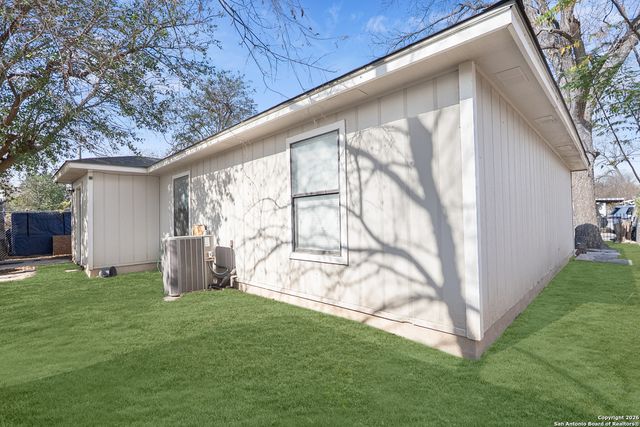 912 Torreon, San Antonio, TX 78207