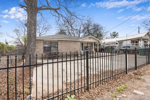 912 Torreon, San Antonio, TX 78207