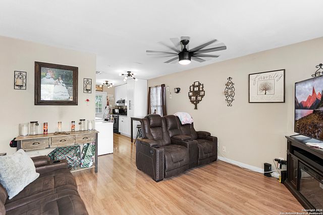 912 Torreon, San Antonio, TX 78207