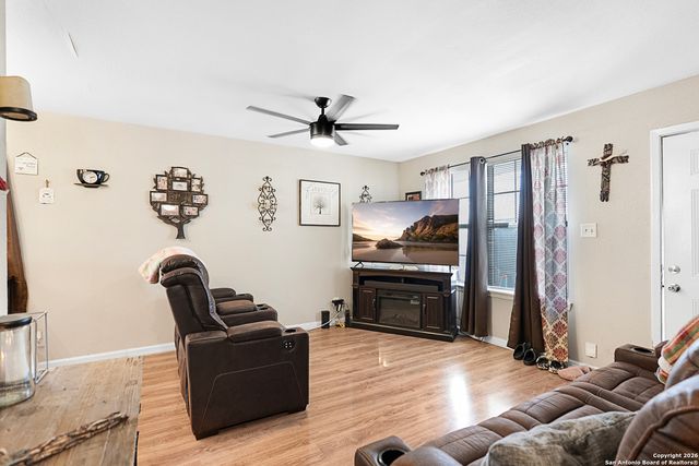 912 Torreon, San Antonio, TX 78207