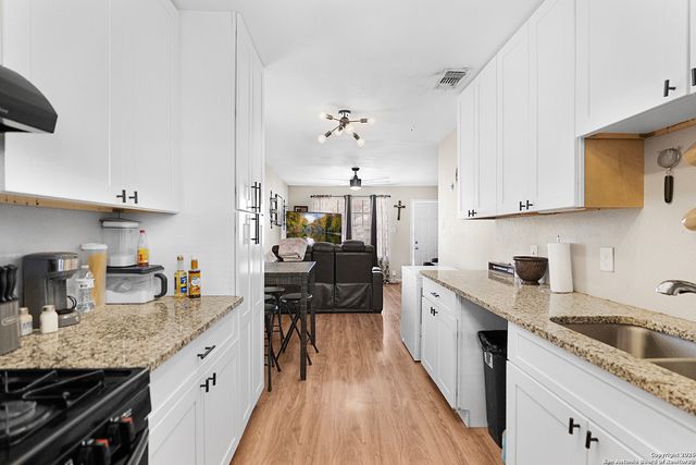 912 Torreon, San Antonio, TX 78207