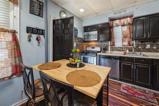 3219 Fenton Avenue, Bronx, NY 10469