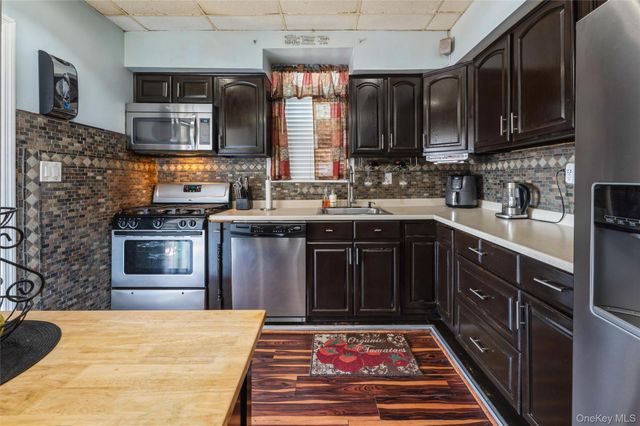 3219 Fenton Avenue, Bronx, NY 10469