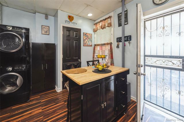 3219 Fenton Avenue, Bronx, NY 10469