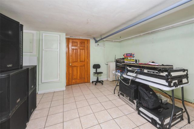 3219 Fenton Avenue, Bronx, NY 10469