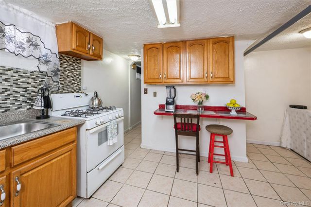 3219 Fenton Avenue, Bronx, NY 10469