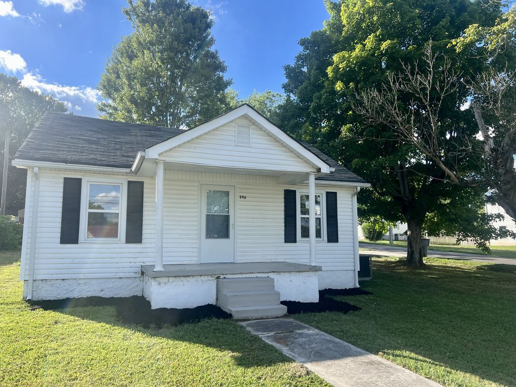 200 Clark Blvd, Mcminnville, TN 37110