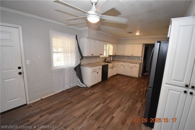 108042 N US 59 Highway, Sallisaw, OK 74955