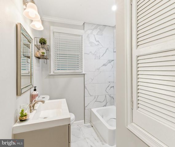 410 W RED BANK AVE, West Deptford, NJ 08096