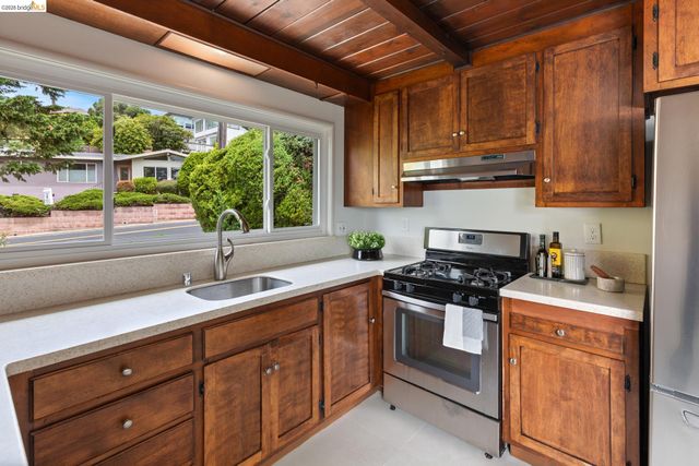 6630 Arlington Blvd, Richmond, CA 94805
