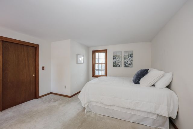 39 Glengarry Drive, Stratham, NH 03885