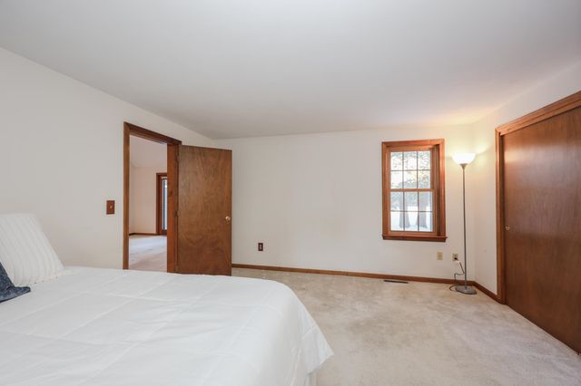 39 Glengarry Drive, Stratham, NH 03885