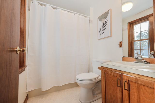 39 Glengarry Drive, Stratham, NH 03885