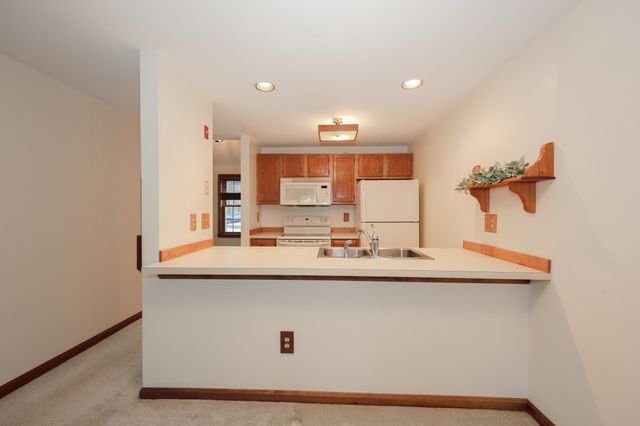 39 Glengarry Drive, Stratham, NH 03885