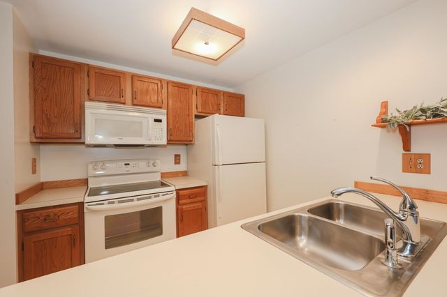 39 Glengarry Drive, Stratham, NH 03885