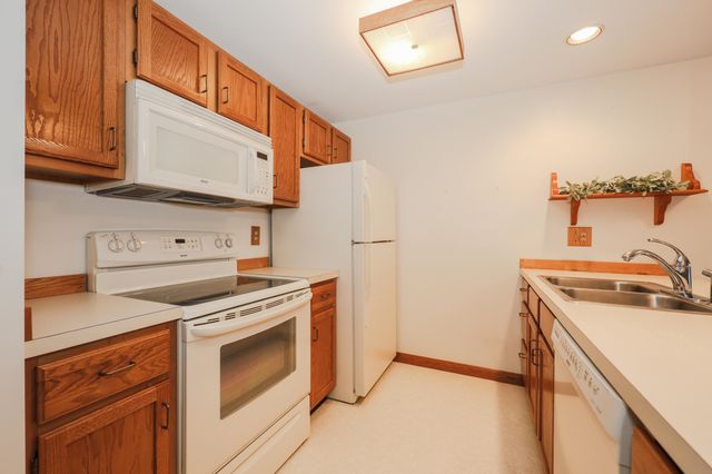 39 Glengarry Drive, Stratham, NH 03885