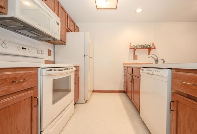 39 Glengarry Drive, Stratham, NH 03885