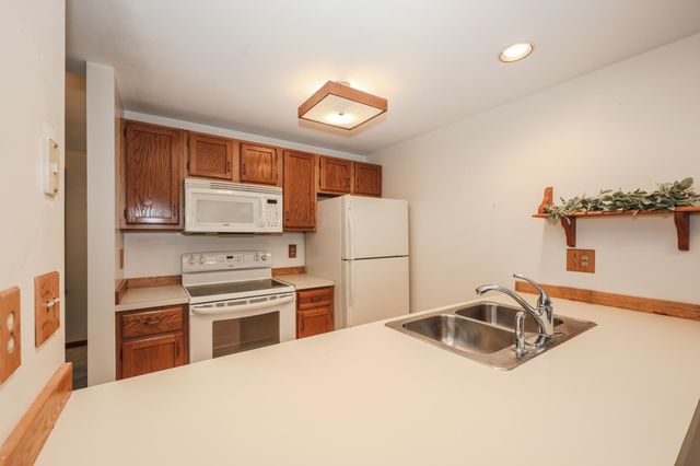 39 Glengarry Drive, Stratham, NH 03885